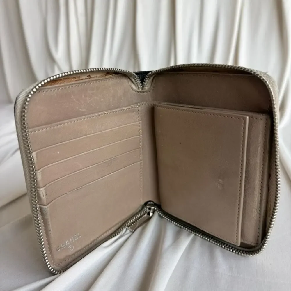 Vintage Chanel Black Quilted Compact Zip Wallet - CC Zipper Pull